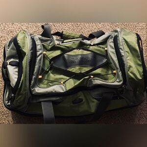 Ricardo Beverly Hills 30" Drop Bottom Rolling Duffle Bag Luggage